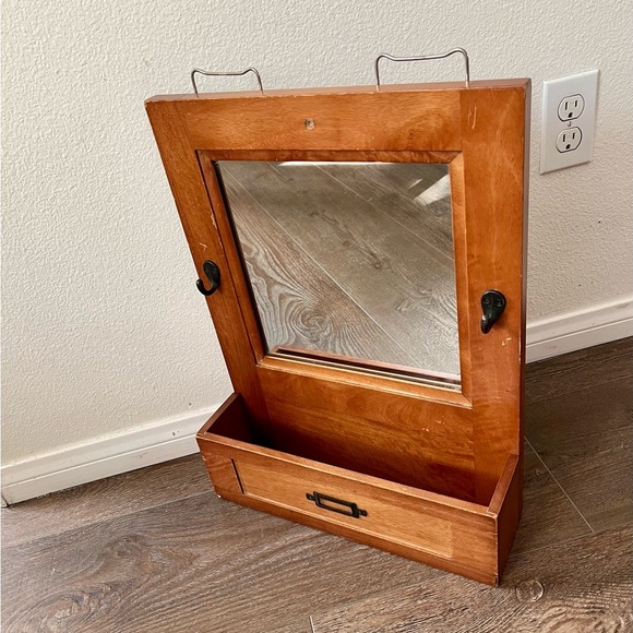 Vintage single post box mirror w 4. L 15. H 19 inch - Picture 12 of 15